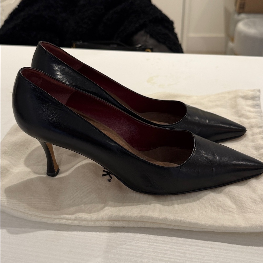 Manolo Blahnik Black Calf Leather pointed toe Pumps - Picture 3 of 7